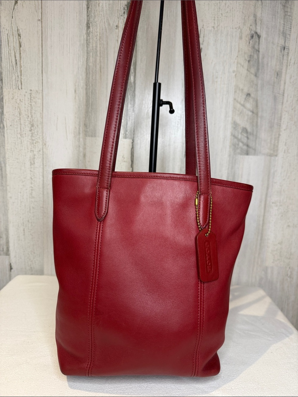 Coach Vintage lunch Tote Cherry Red Leather 2001 9077 made in Costa Rica